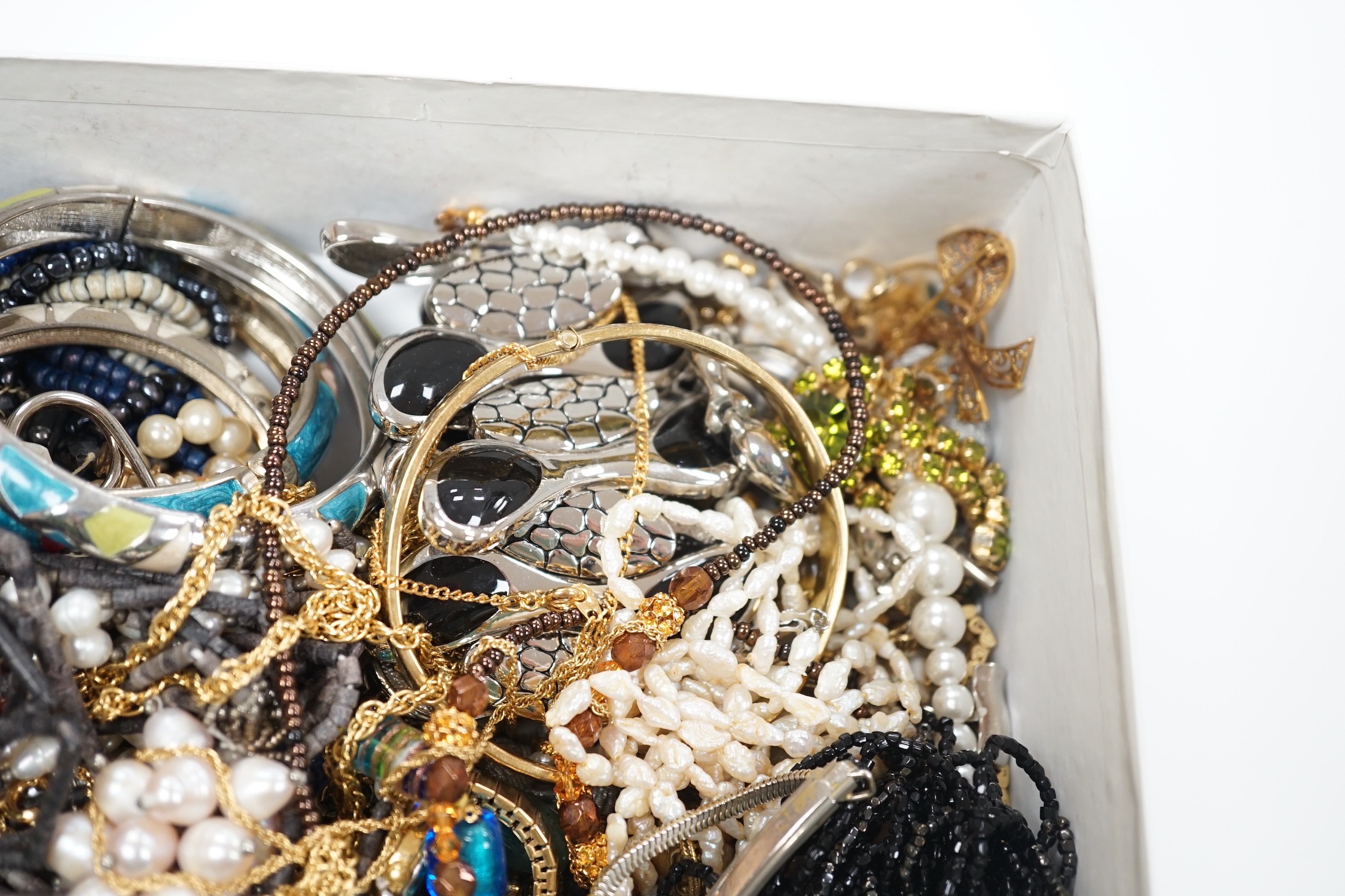 Assorted costume jewellery, including 9ct back and front locket, compass pendant, necklaces etc.